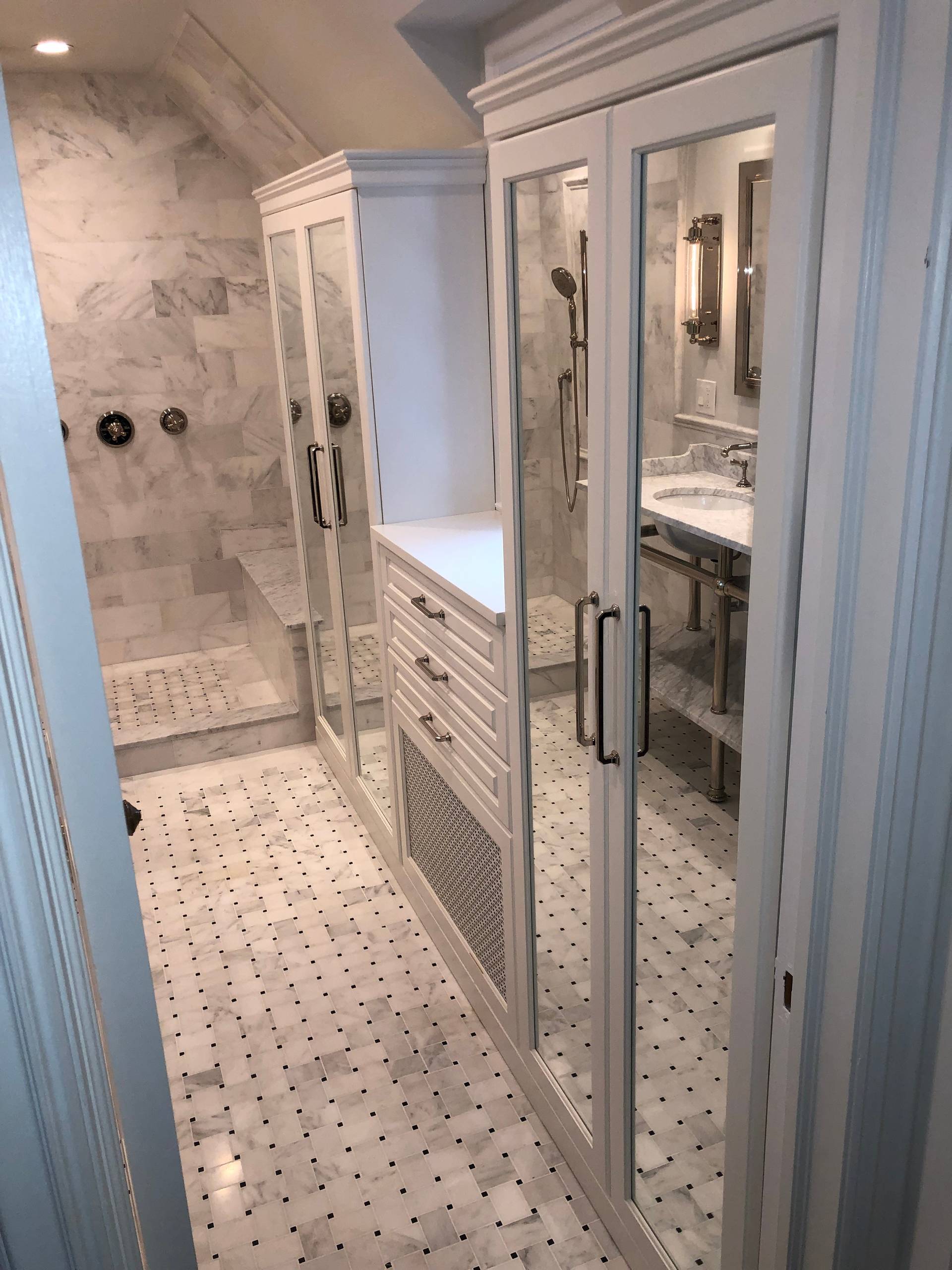 Silverman’s master bathroom