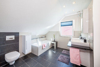 Moderne Badezimmer Mit Schwarzen Fliesen Ideen Design Bilder August 2020 Houzz De