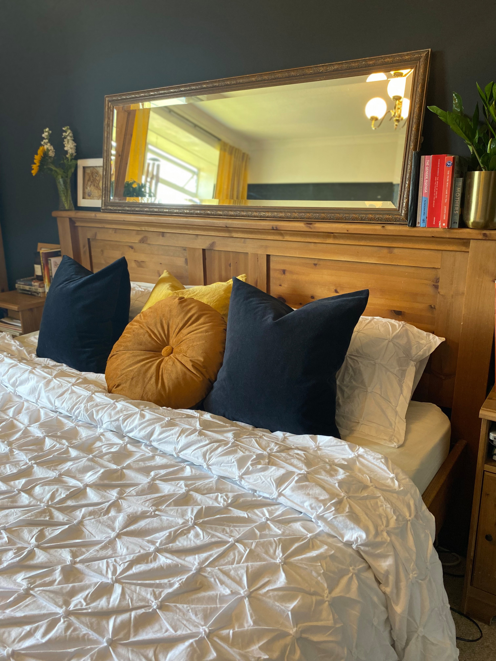 Comfortable luxury bedroom design