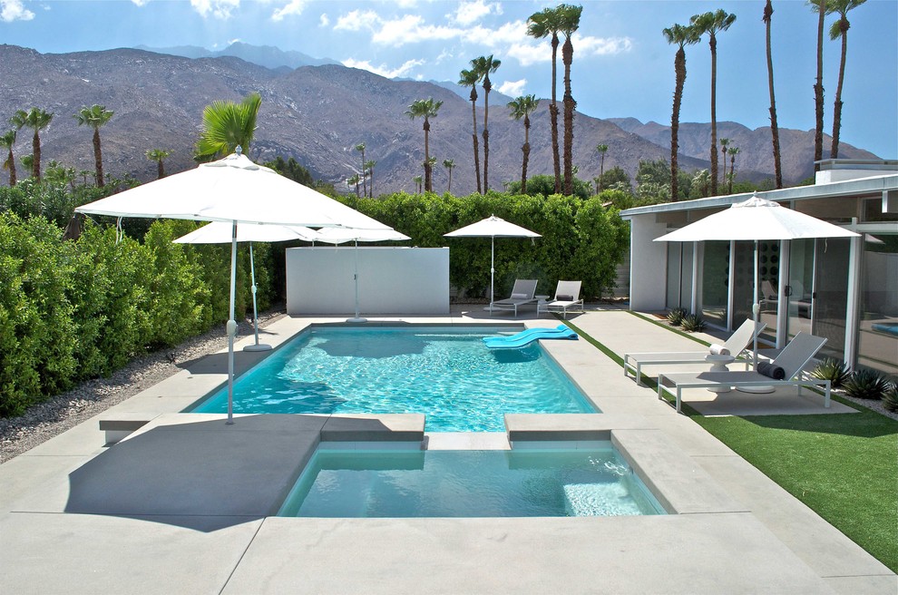 Contemporary pool in Los Angeles.