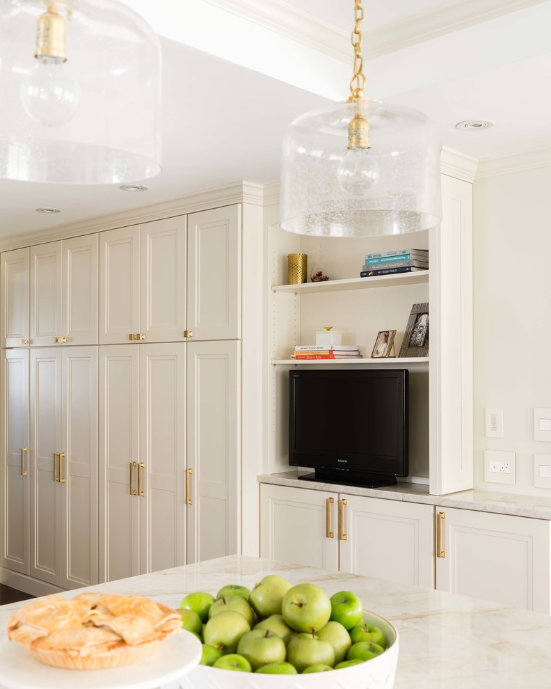 Kitchen - transitional kitchen idea in Boston