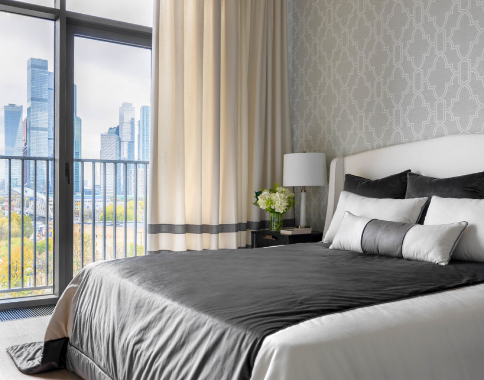 Серые стены и капля бургундского