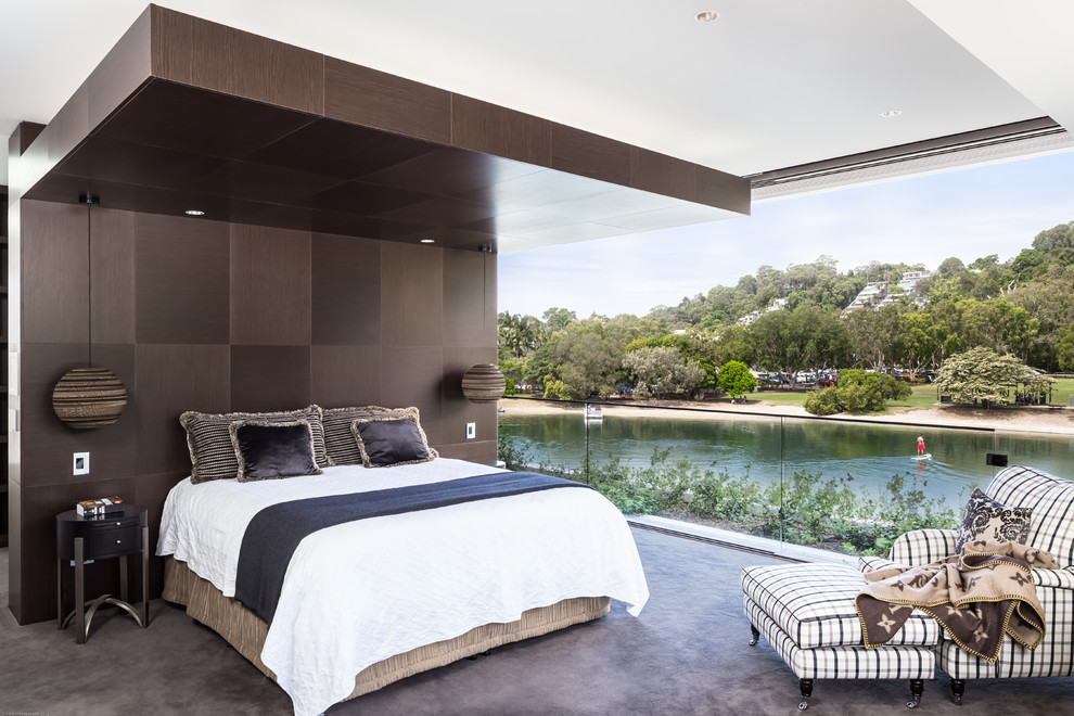 Inspiration for a tropical master bedroom in Sunshine Coast.