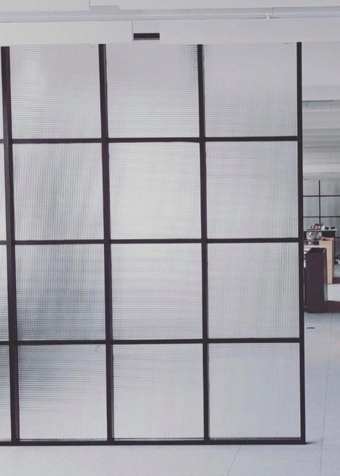 Стеклянная перегородка -Квадраты
