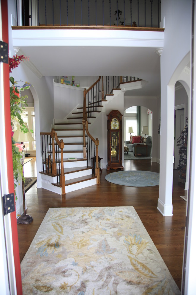 Entryway - transitional entryway idea