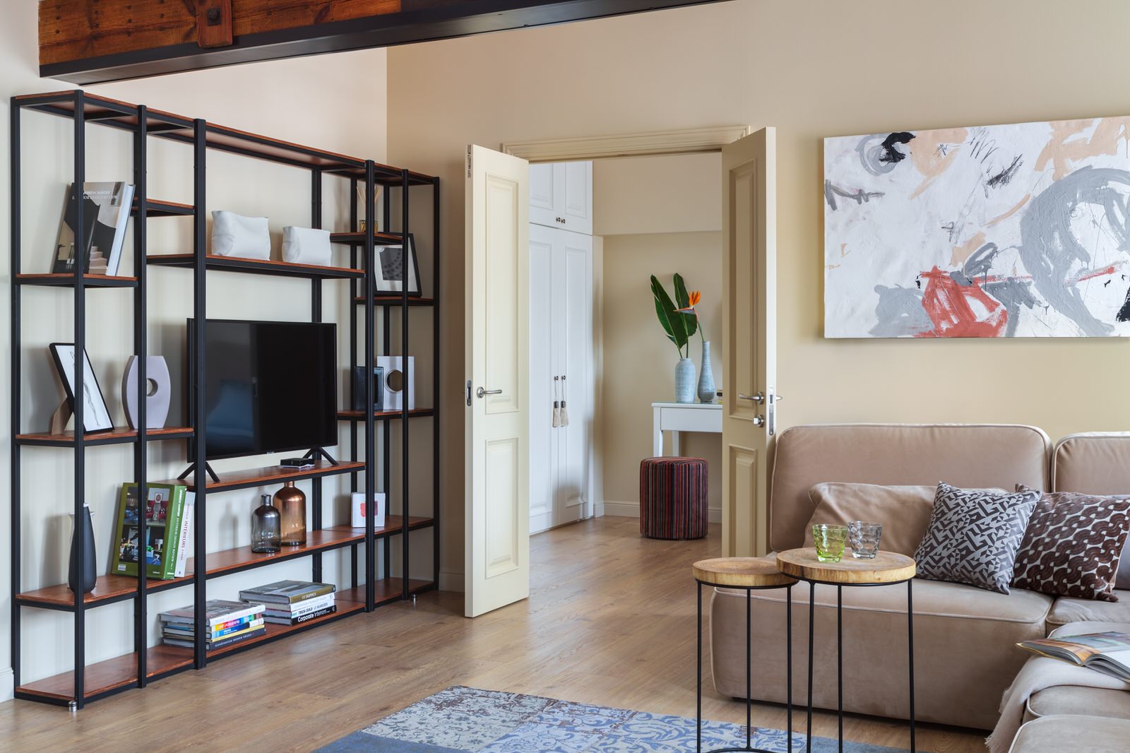 Реализация двухкомнатной квартиры в Малом Гнездниковском переулке. Realization o