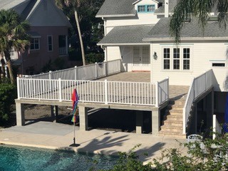 Transitional deck photo in Orlando