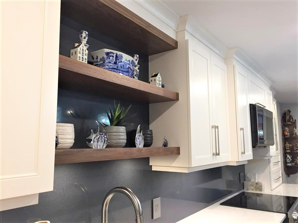 Mid-sized transitional l-shaped dark wood floor and brown floor eat-in kitchen photo in Ottawa with an undermount sink, recessed-panel cabinets, white cabinets, quartz countertops, blue backsplash, quartz backsplash, stainless steel appliances, an island and white countertops