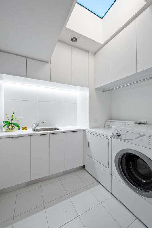 Design ideas for a modern laundry room in Melbourne.