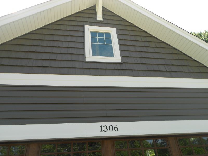 Photo of a mid-sized traditional two-storey grey exterior in St Louis with vinyl siding.