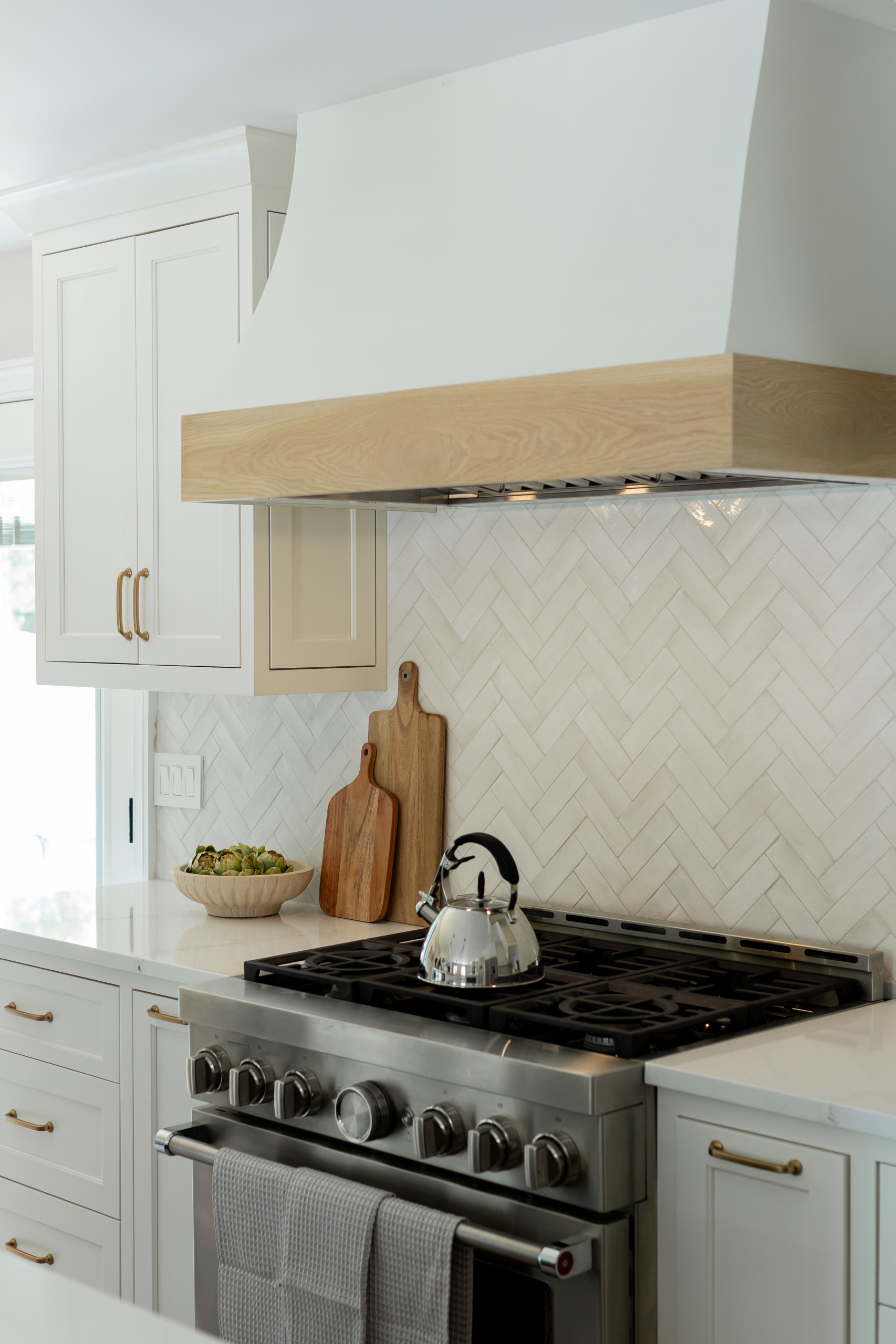 PEACHTREE CORNERS - White kitchen with Green island