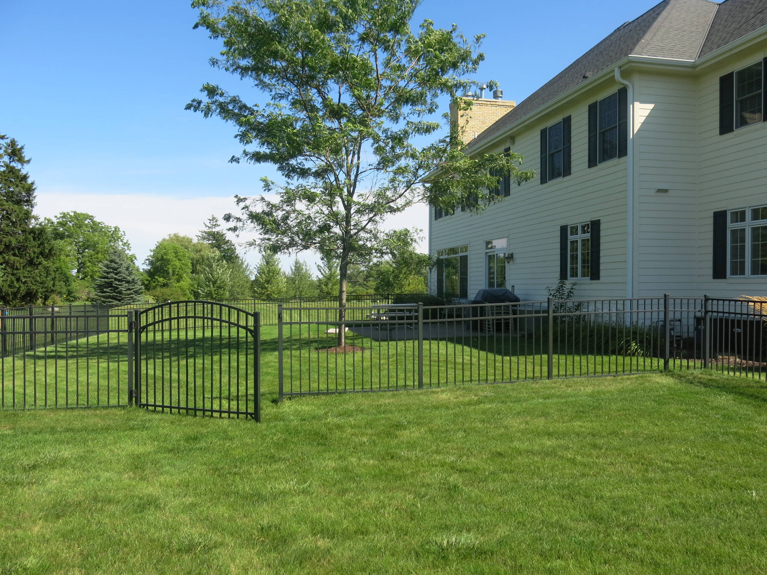 Traditional Pool & Landscape - Cedarburg