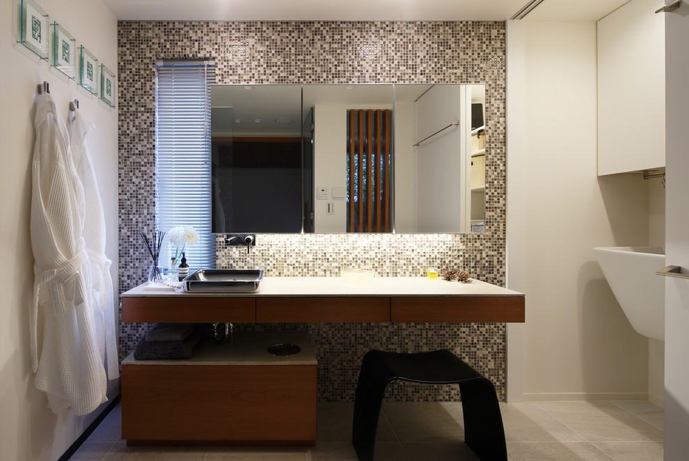 This is an example of a contemporary bathroom in Tokyo Suburbs.