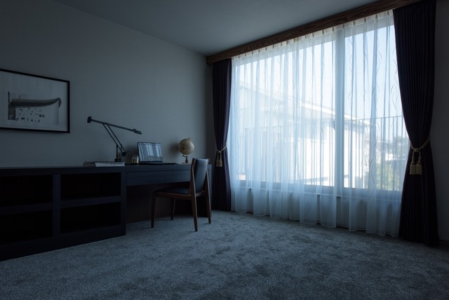 ベッドルーム moderno-camera-da-letto