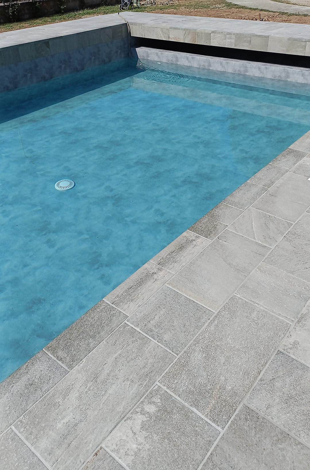 PISCINA PER GLI SPORTIVI e per gli amanti del sole.