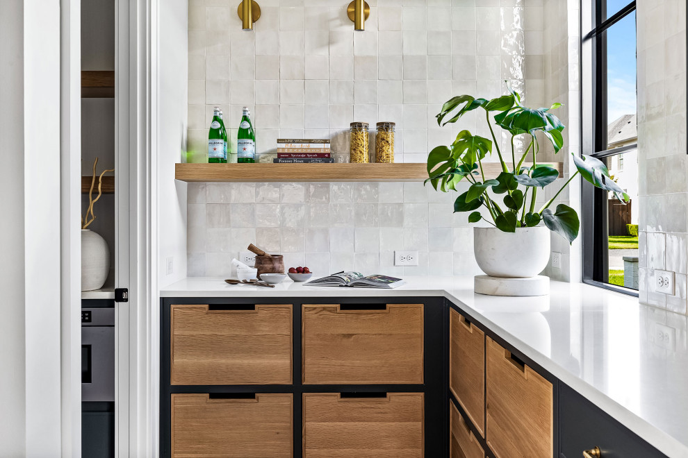 Example of a transitional kitchen design in Dallas