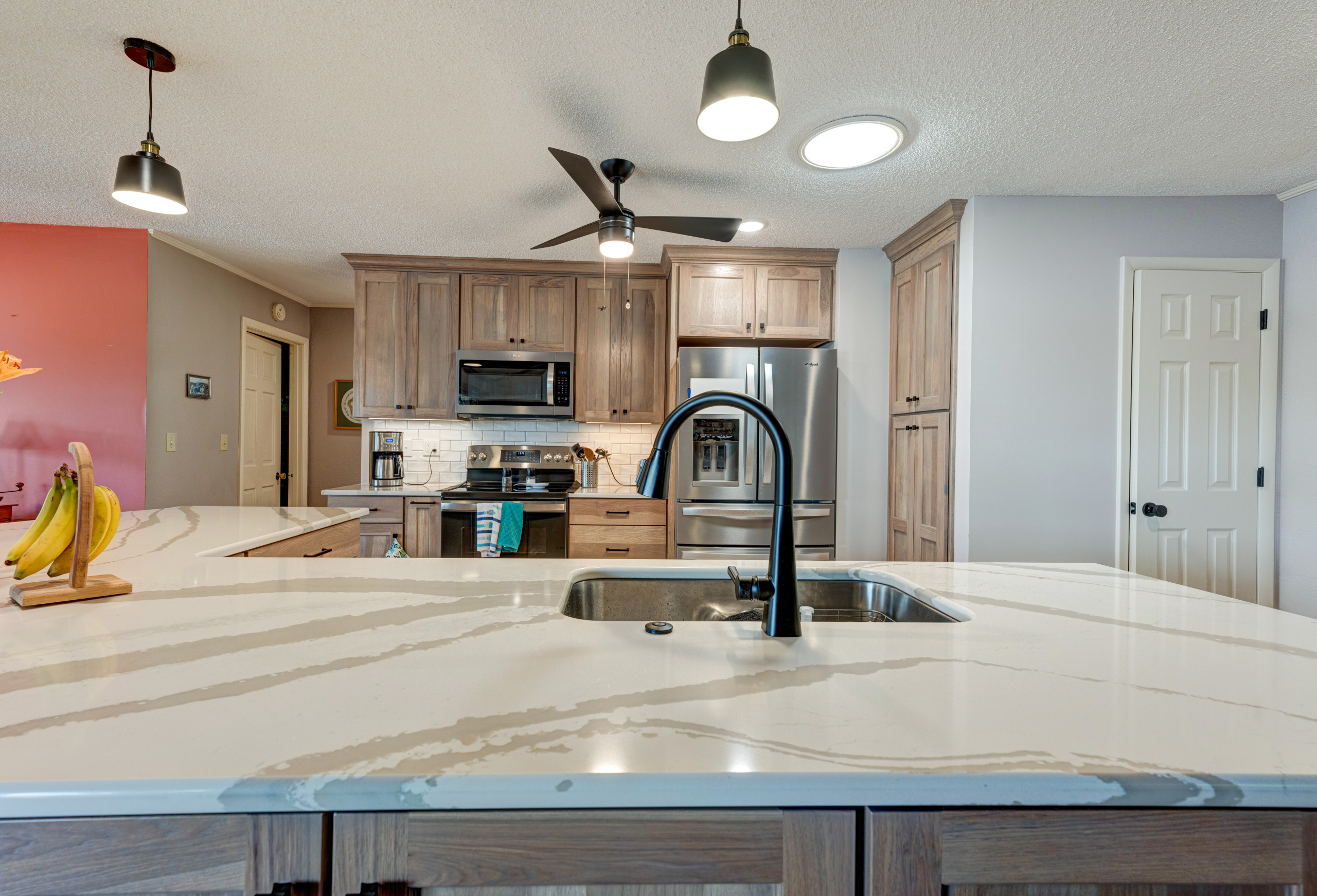 137 Meadowview Drive - Kitchen / Floor