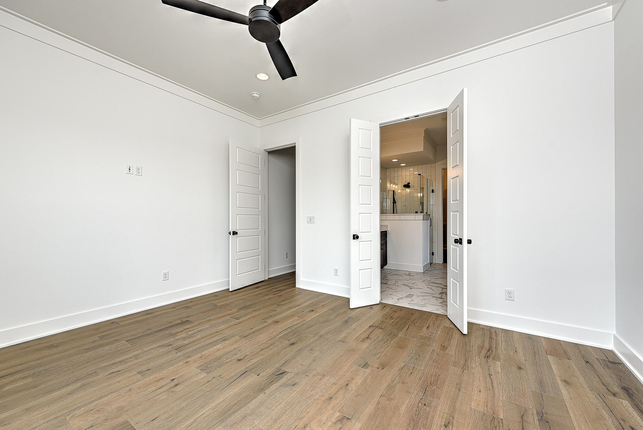SV87_8006 W Elsworth St