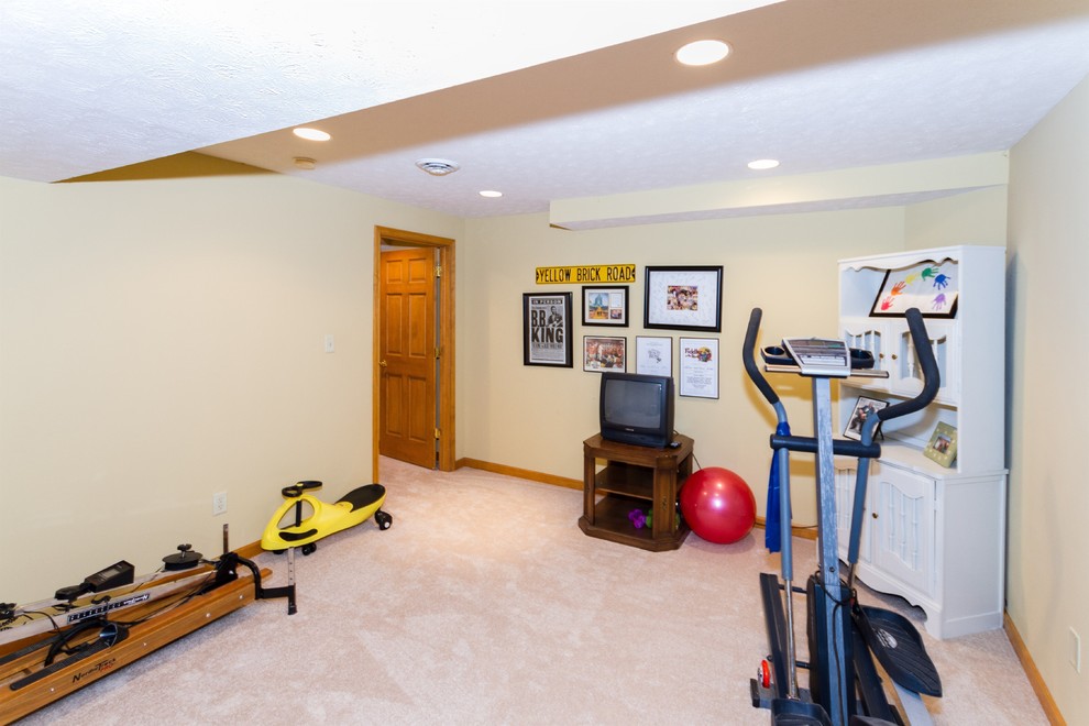 Inspiration for a timeless home gym remodel in Indianapolis