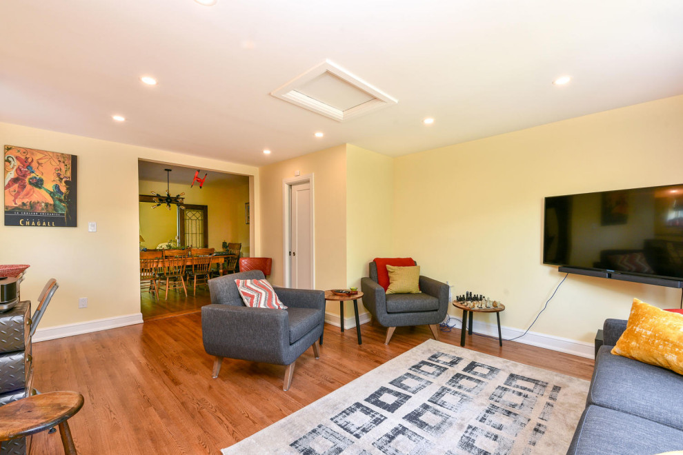 Inspiration for a transitional home design remodel in Ottawa