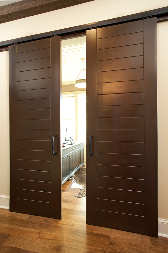 Inspiration for a mid-sized rustic home design remodel in Minneapolis