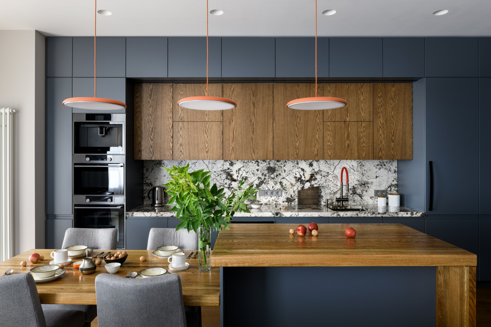 Натуральные материалы в интерьере трехкомнатной квартиры