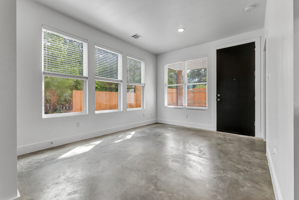 Example of a minimalist home design design in Austin