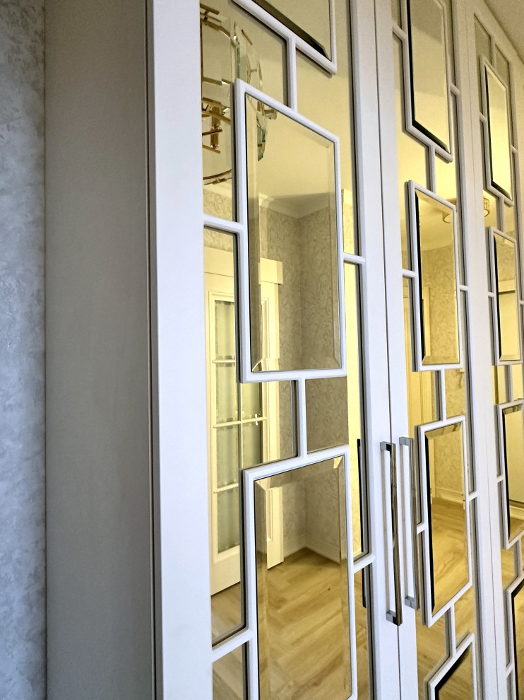 Шкаф с раскладкой в прихожую.