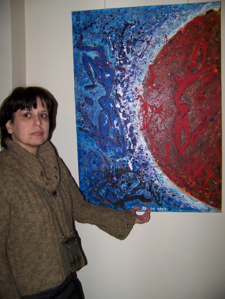 На фоне картин Лики Волчек