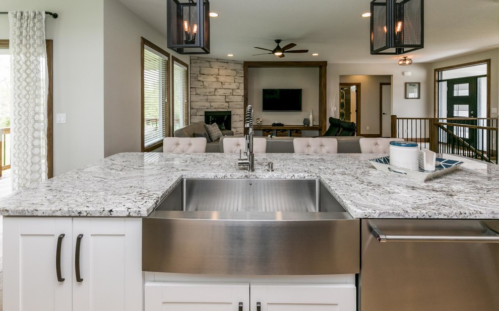 Home design - transitional home design idea