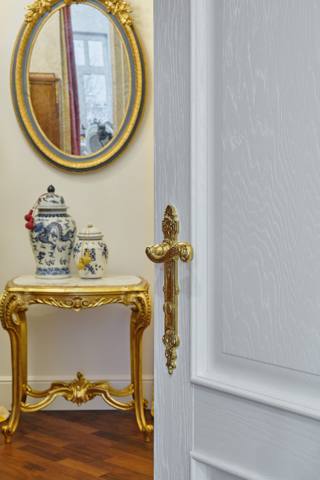 Классический интерьер с Орлеаном в отделке дуб