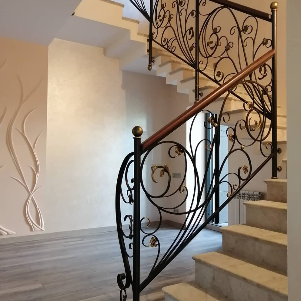 Кованые перила ручной работы с декор элементами