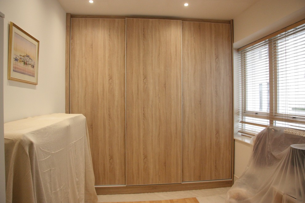 Wall to wall wooden wardrobe for everything you need