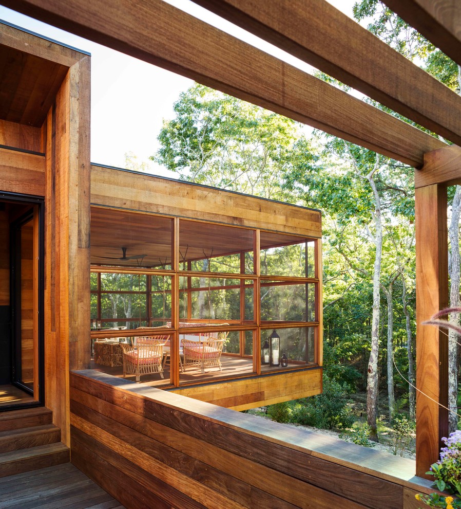 Design ideas for a beach style verandah in New York.