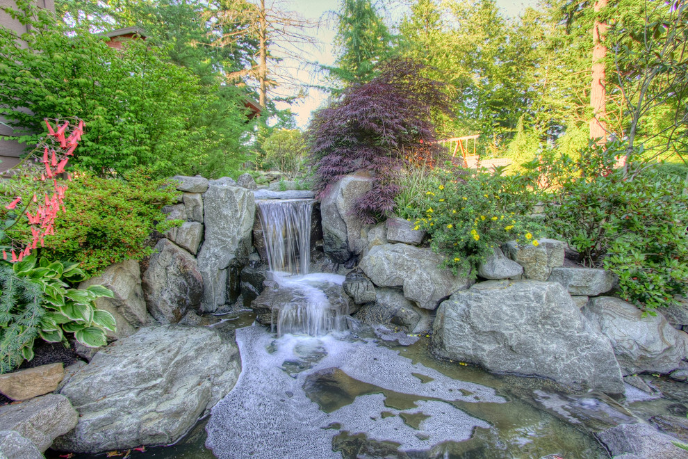 Inspiration for a traditional garden in Portland with with waterfall.