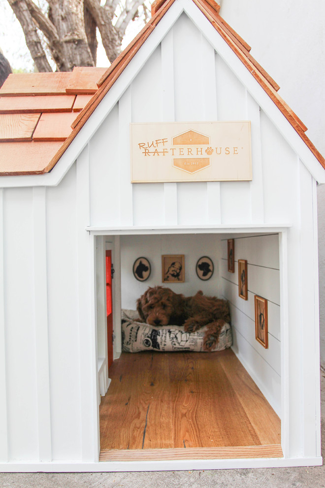 Country home design photo in Phoenix