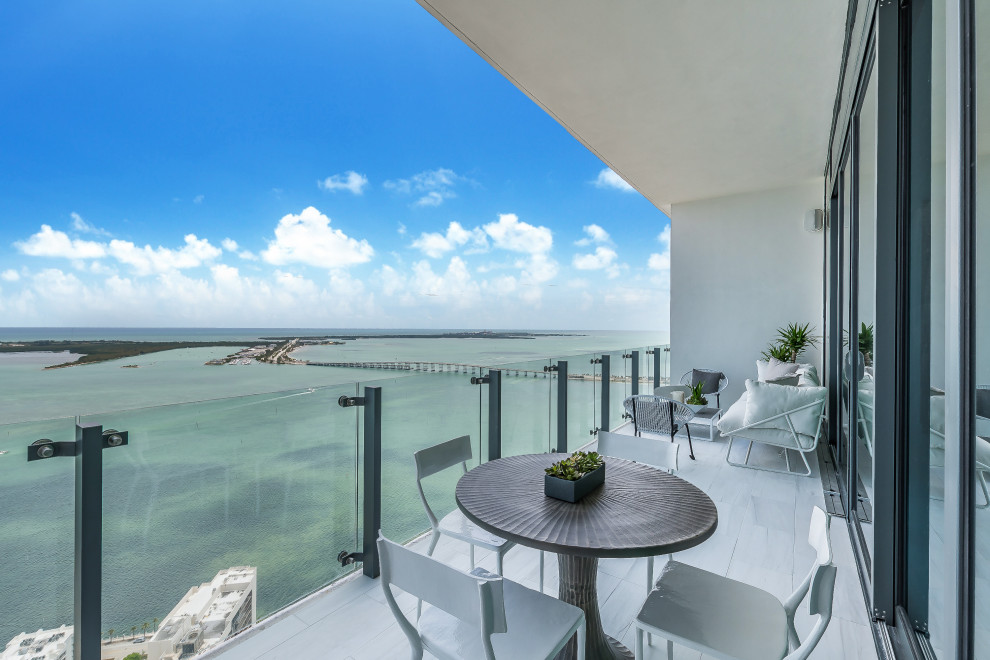 Balcony - transitional balcony idea in Miami