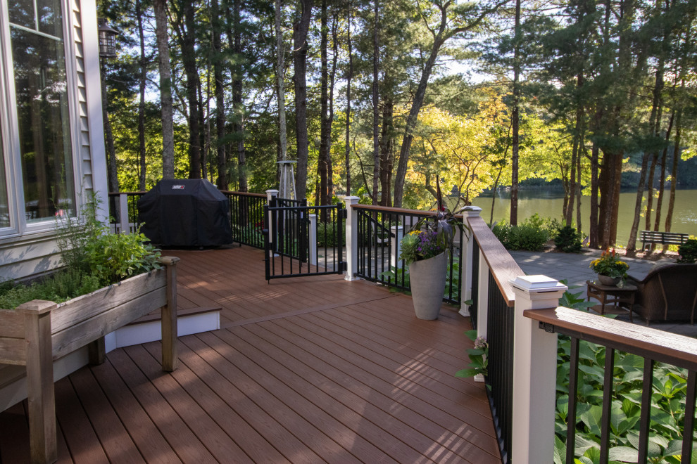 Example of a transitional home design design in Boston