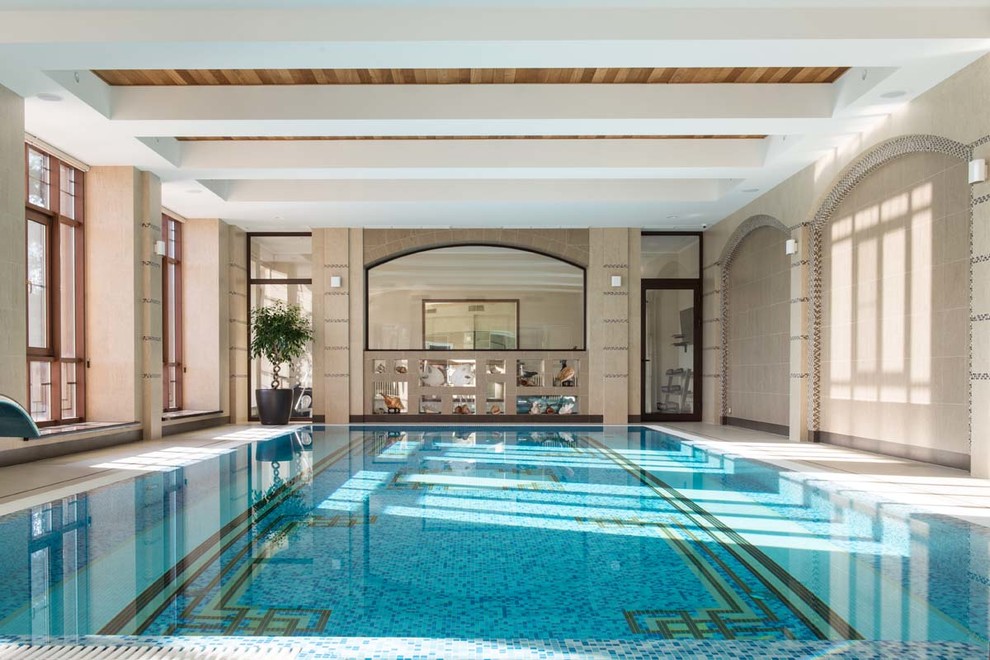 Частный бассейн в загородном доме