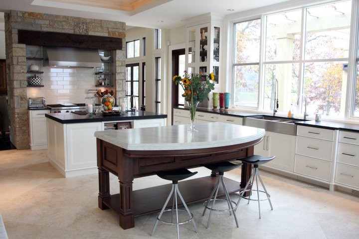 Inspiration for a transitional kitchen remodel in Chicago