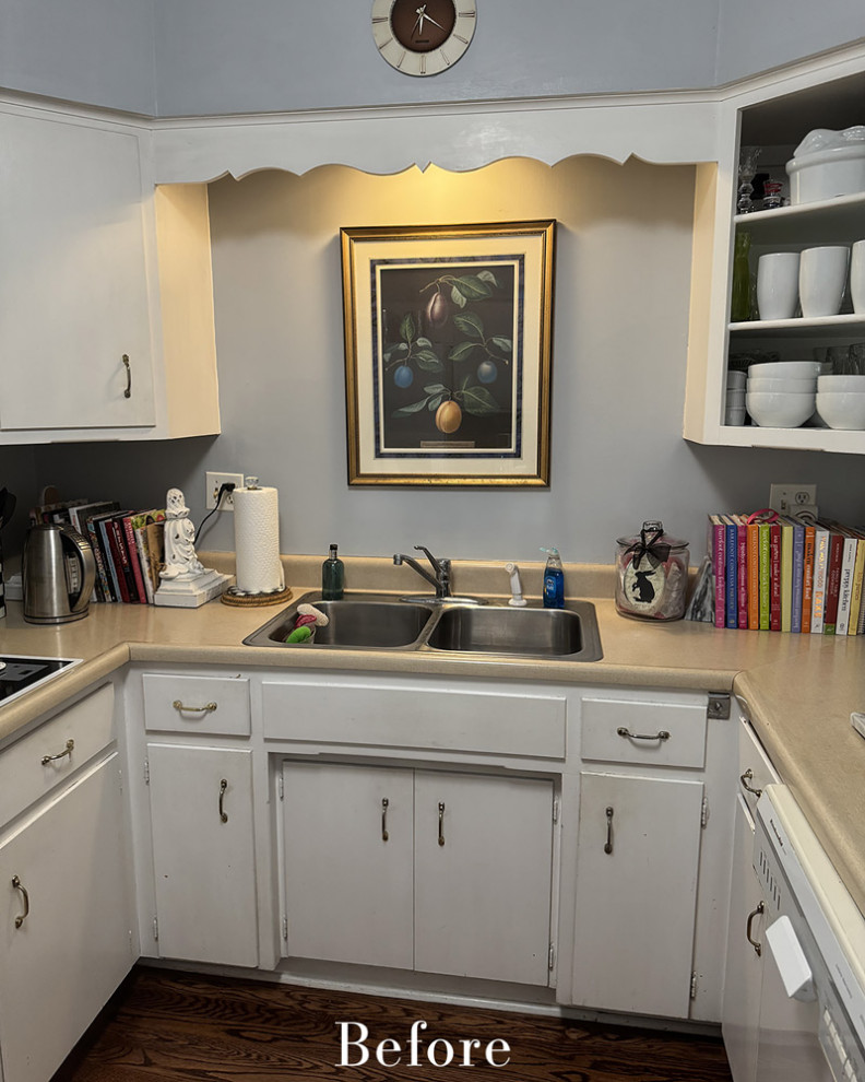 Transitional kitchen photo in Chicago