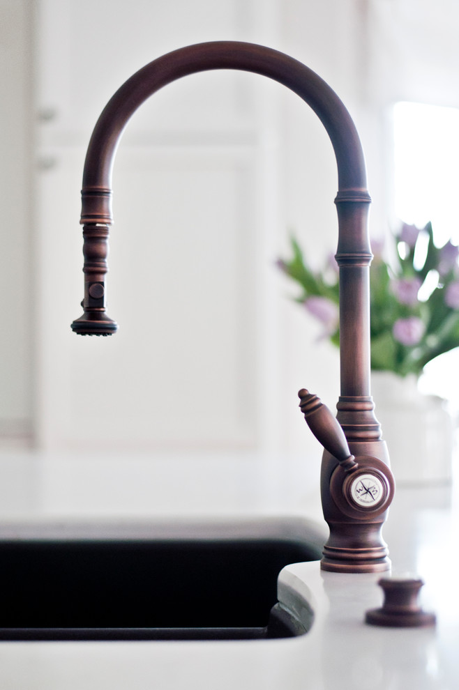 Transitional home design photo in Nashville