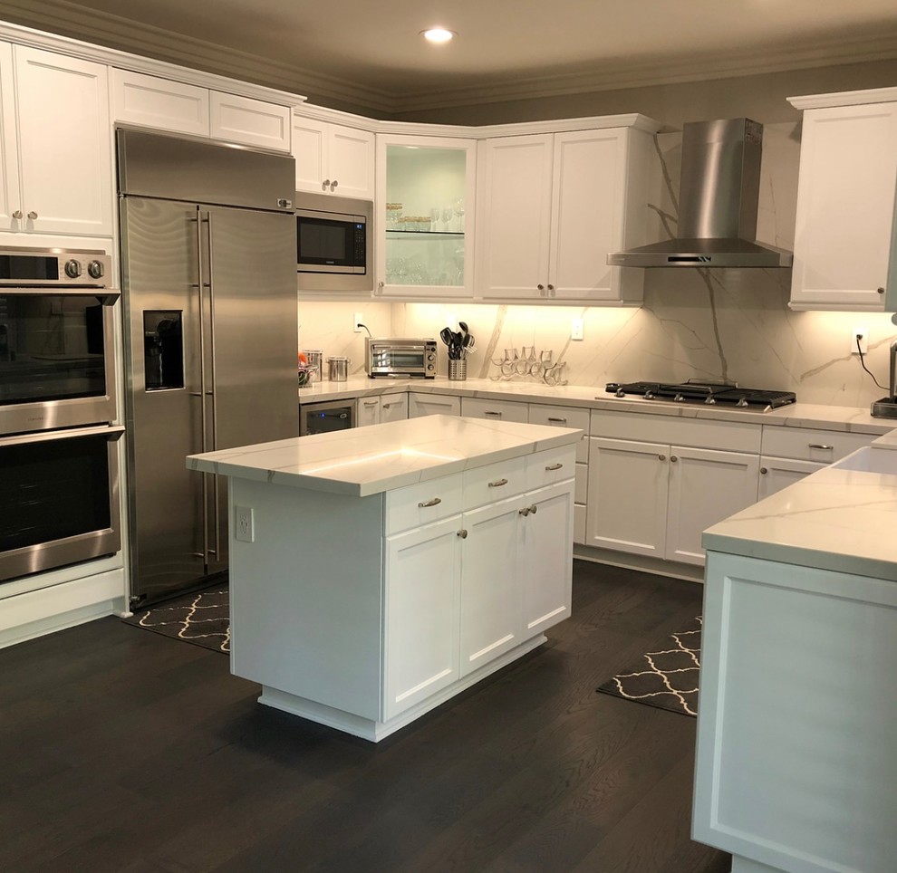 Transitional kitchen photo in Miami