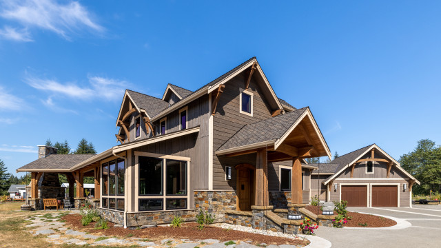 Custom Timber Frame Home craftsman-facade