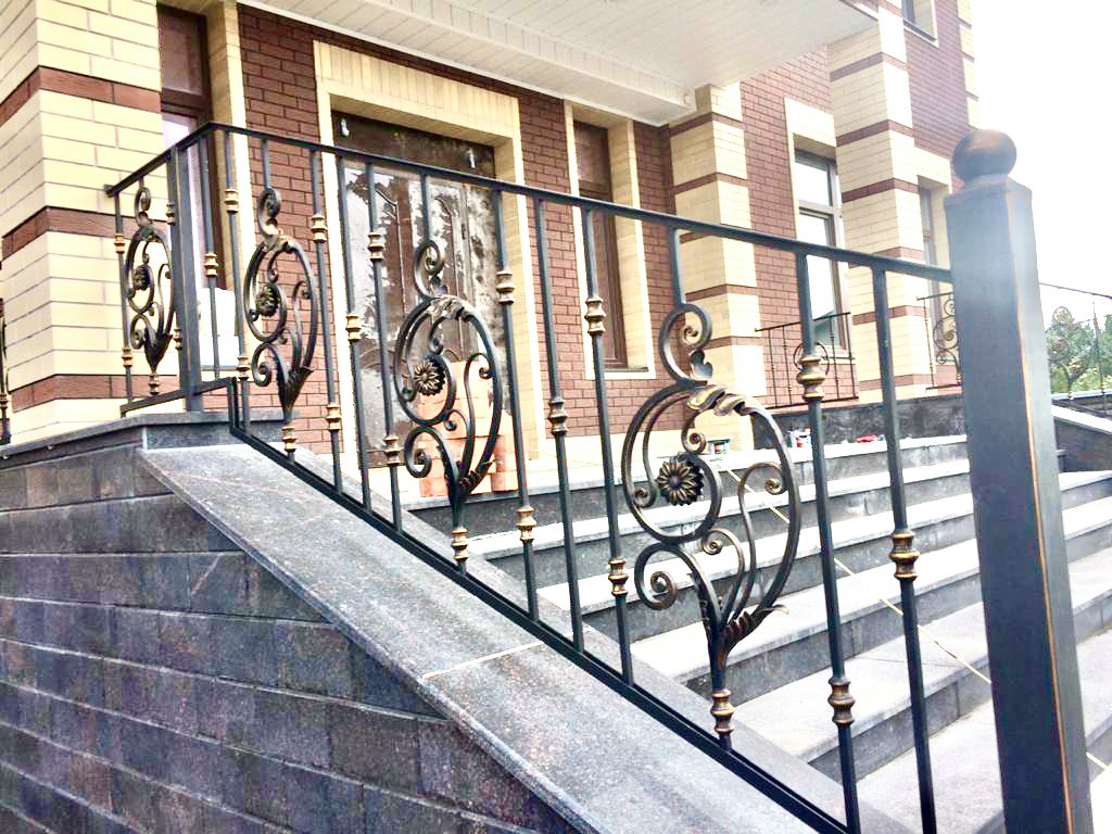 Сварные и кованые перила для лестниц и террас
