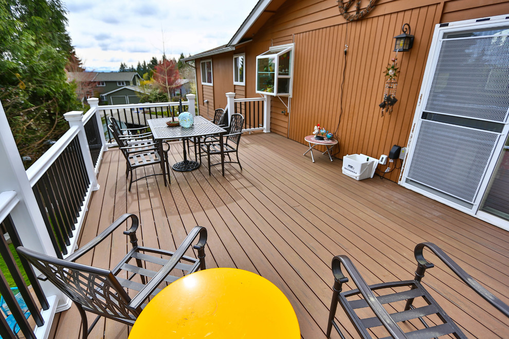 Mountain style deck photo in Seattle