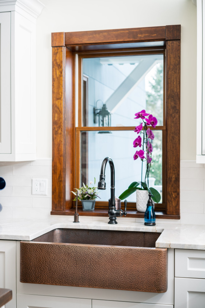 Inspiration for a transitional kitchen remodel in Newark