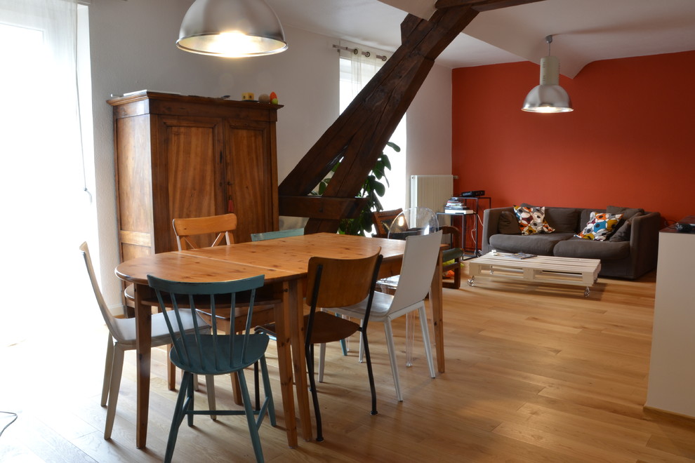 Design ideas for an eclectic dining room in Strasbourg.