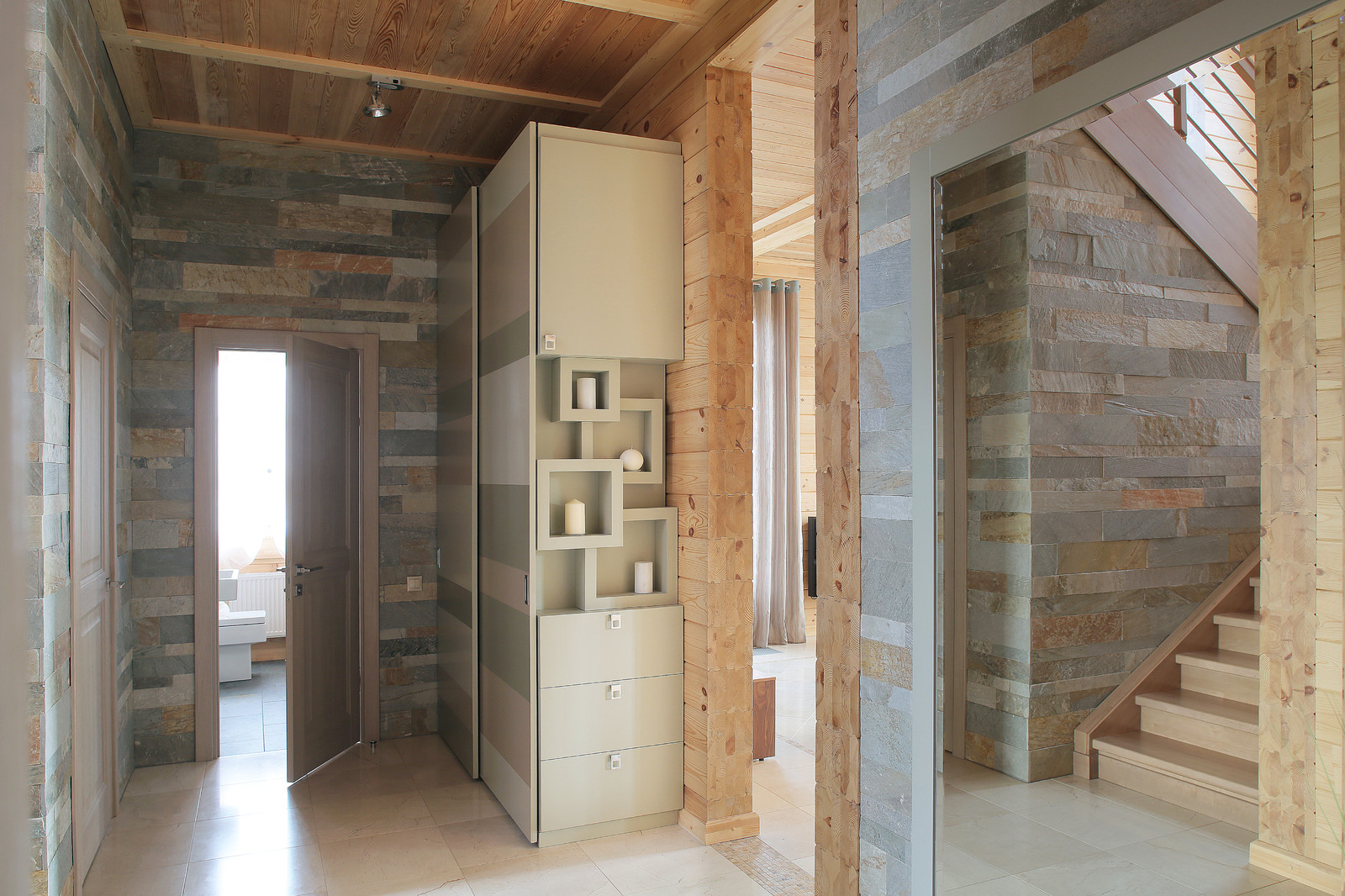 Современный дом из бруса в эко стиле