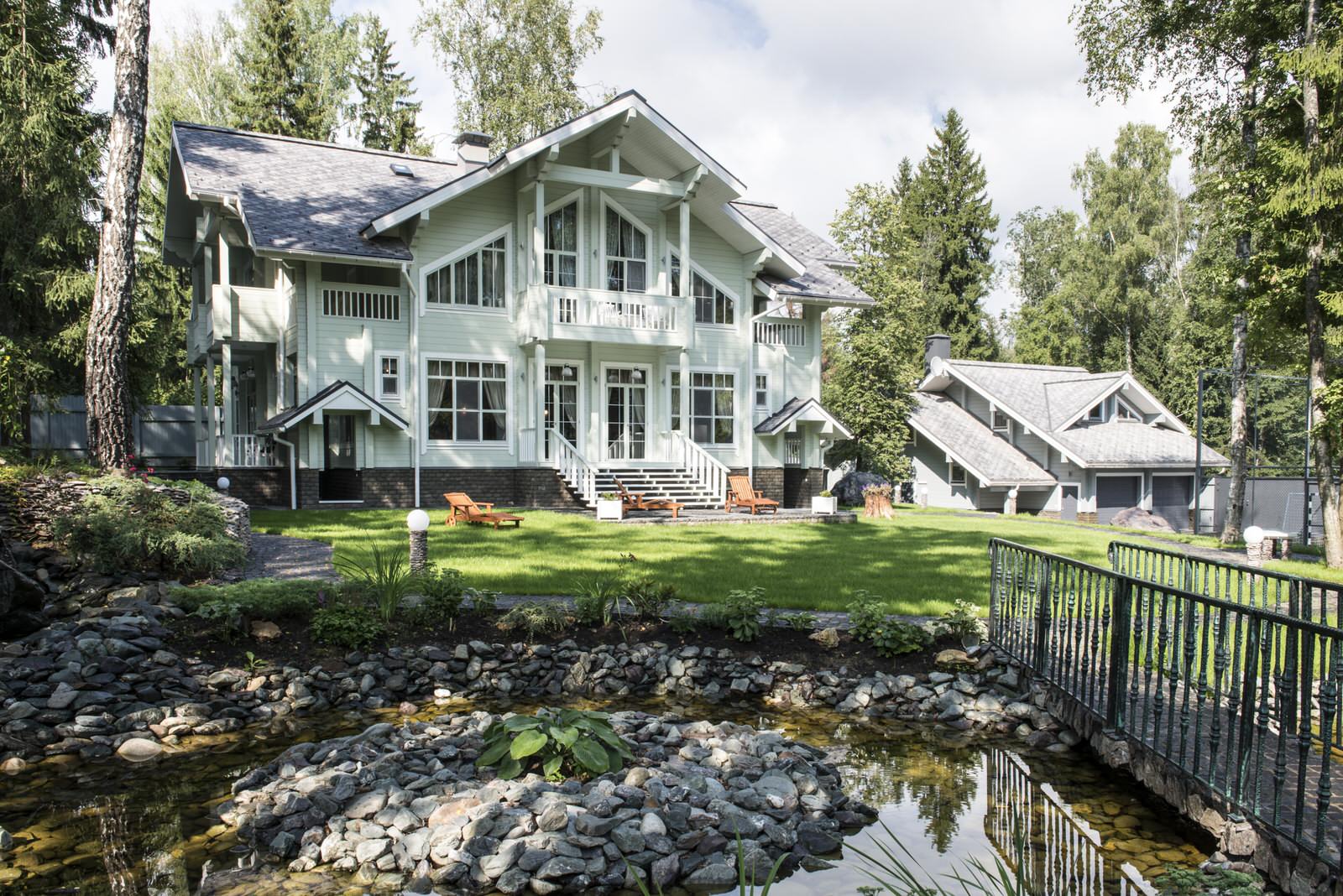 Под одной крышей